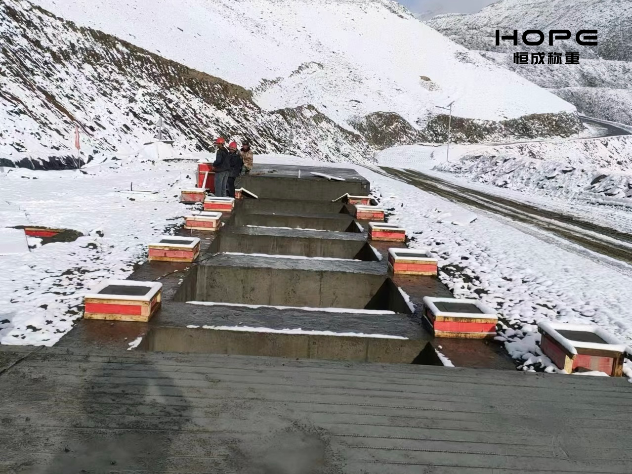 新疆維吾爾自治區250T帶護欄汽車衡安裝